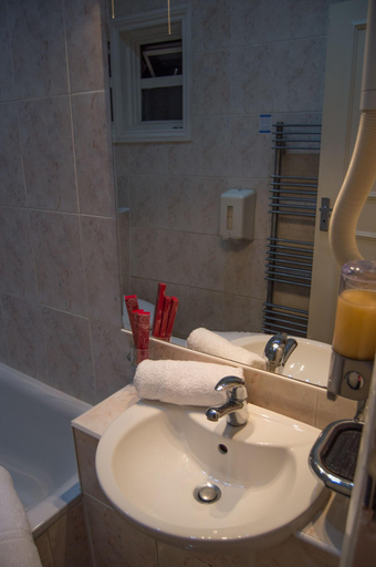 Bathroom 4, Kadimah, London