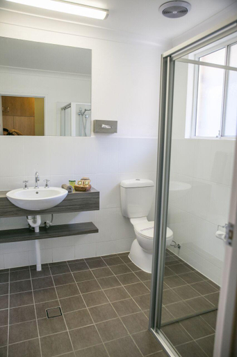 Bathroom 3, Gosford Palms Motor Inn, Gosford - West