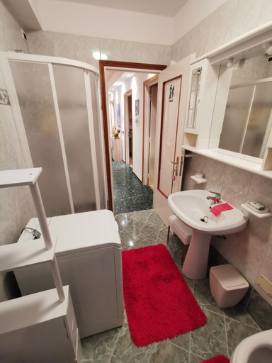 Bathroom 2, Fiocco di Neve, Udine