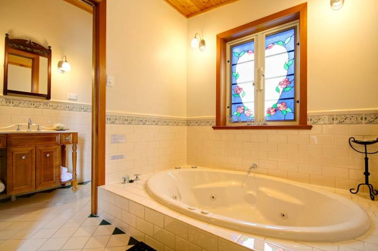 Bathroom 4, Stonewell Cottages, Light