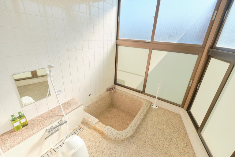 Bathroom, Suiko-en, Yugawara