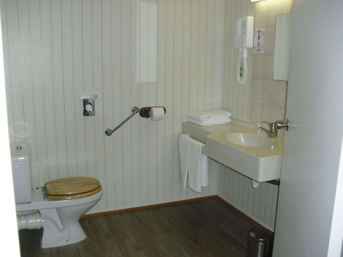 Bathroom, Brit Hotel Dak'Hotel, Yonne