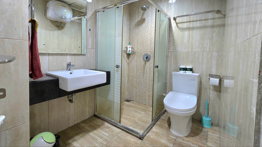Bathroom 5, Quiet 3BR Trivium Terrace at corner, low level, pool and lake view, Cikarang