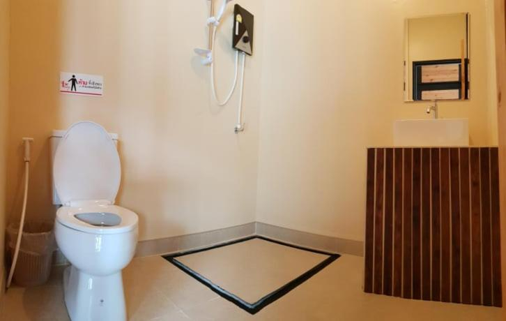 Bathroom 3, Krupong House, Si Sawat