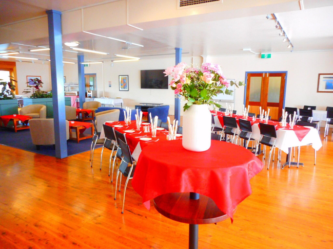 Food & Drinks 5, Sovereign Inn, Cowra