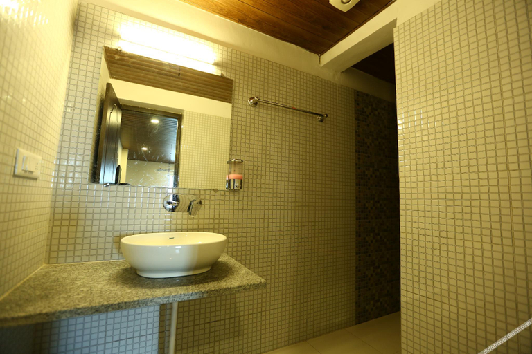 Bathroom 4, Treebo Mayur, Mall Road, Dehradun