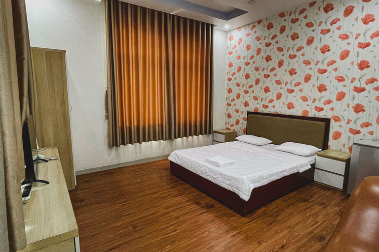 Bedroom 13