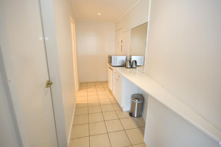 Bathroom 4, The Sandridge Motel, Surf Coast - West