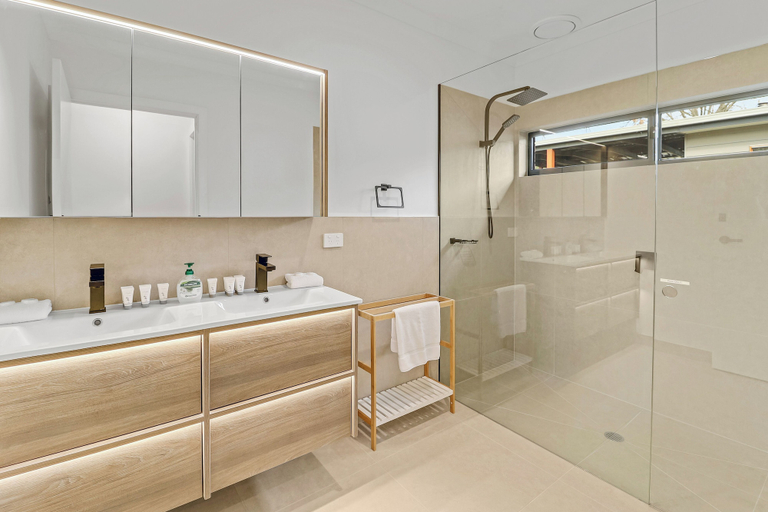 Bathroom 3, The Calzburg, Mansfield