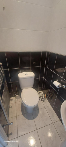 Bathroom 3, LONDONDERRYS Bar and Accommodation, Durham