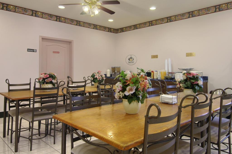 Food & Drinks, Texas Inn & Suites, Hidalgo