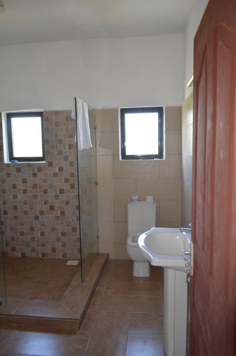 Bathroom, Galu Inn, Msambweni