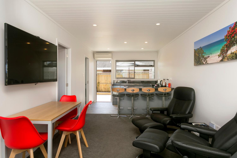 Food & Drinks 5, Birchlands Motel, Taupo