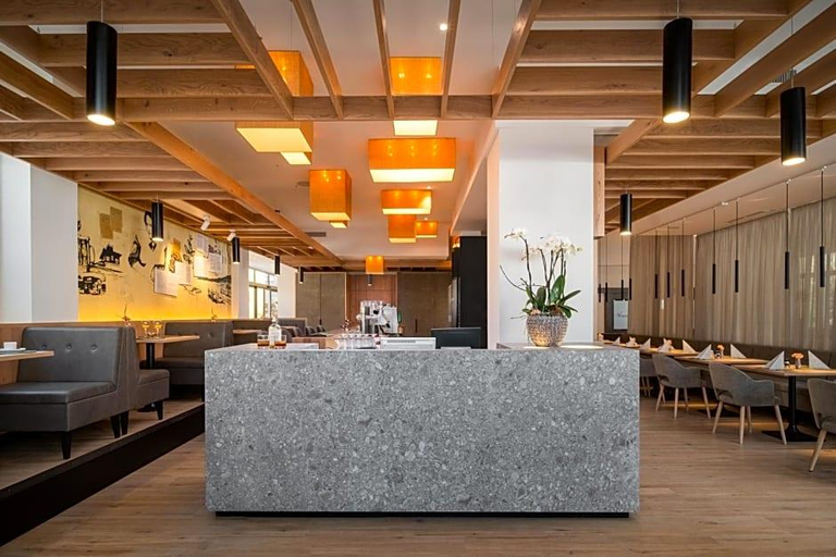 Public Area 3, Post, Villach Land