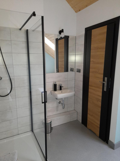 Bathroom 3, Agroturystyka Pod Debami, Bolesławiec