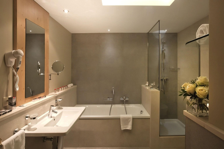 Bathroom 4, Schloss Hotel Wellness & Family, Maloja