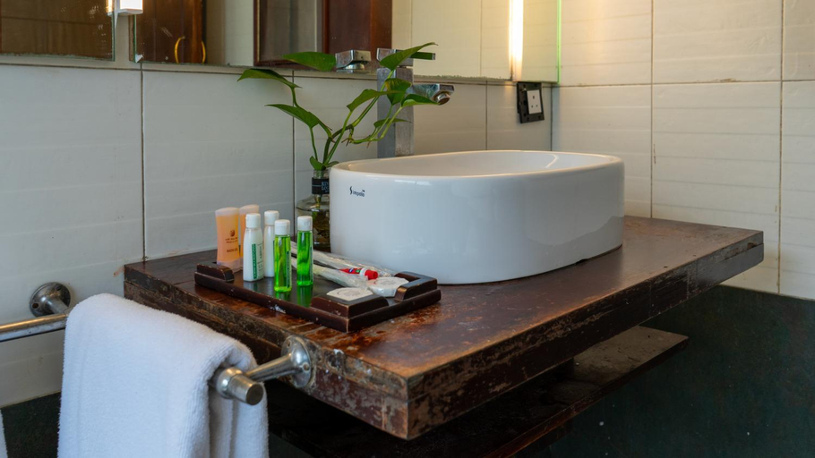 Bathroom 4, Westwood Riverside Garden Resort, Idukki