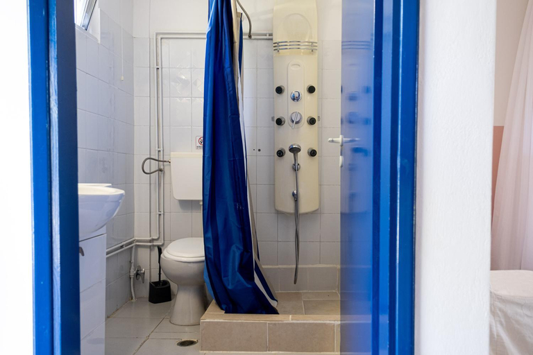Bathroom, Tsamadanis Hotel & Bungalows Friends Family, Central Greece