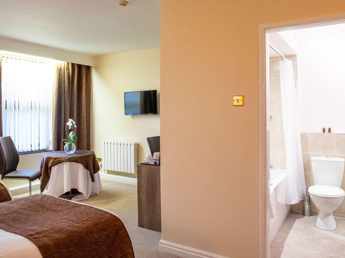 Bedroom 3, The Sitwell Arms Hotel, Derbyshire