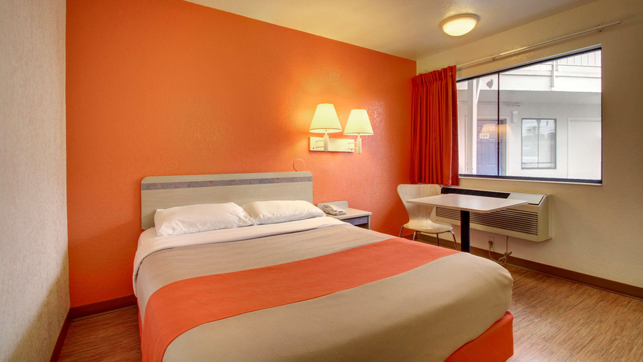 Bedroom 5, Motel 6 Elizabethtown, Hardin