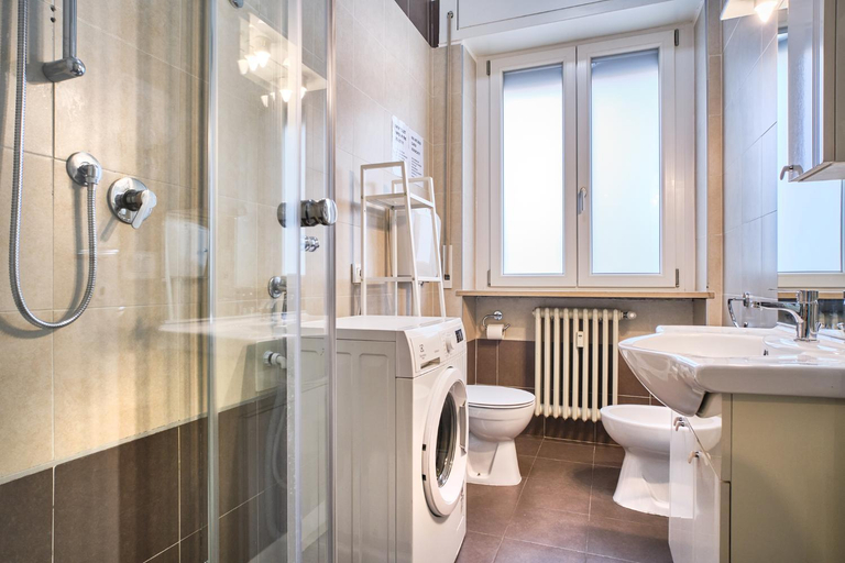 Bathroom 2, La Voliera, Verona