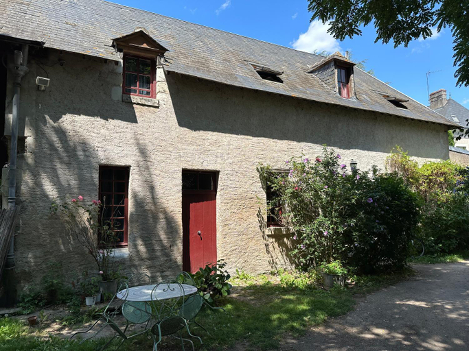 Exterior 6