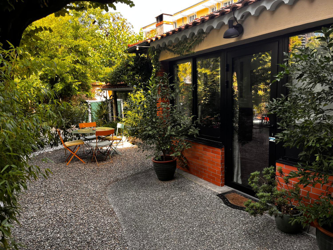 Exterior 11