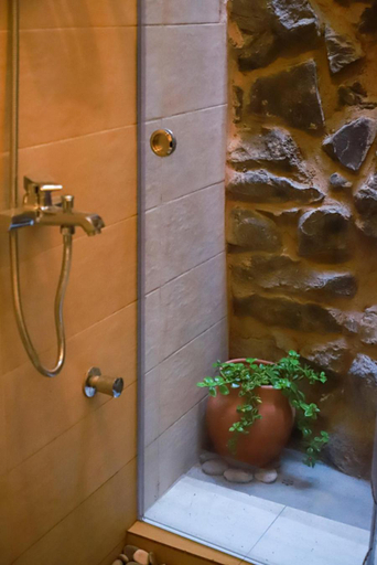 Bathroom 3, Hanging Terraces المدرجات المعلقة, Izki