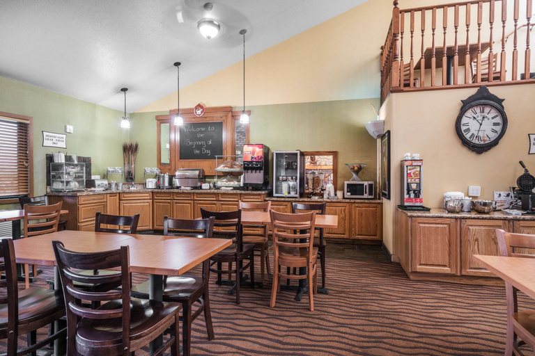 Food & Drinks 5, AmericInn by Wyndham Rapid City, Pennington