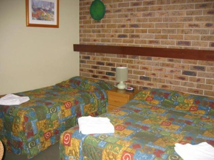 Bedroom, Gisborne Motel, Macedon Ranges Bal