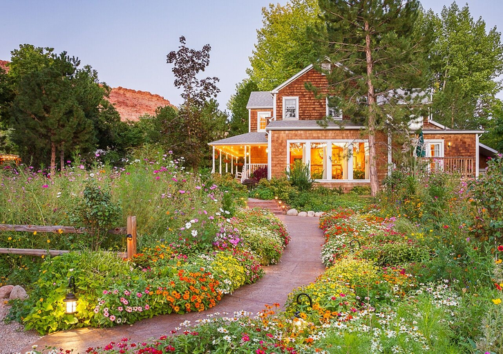 Exterior & Views 2, Sunflower Hill Inn, Grand
