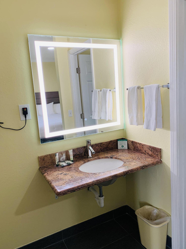 Bathroom 4, Estero Bay Motel, San Luis Obispo