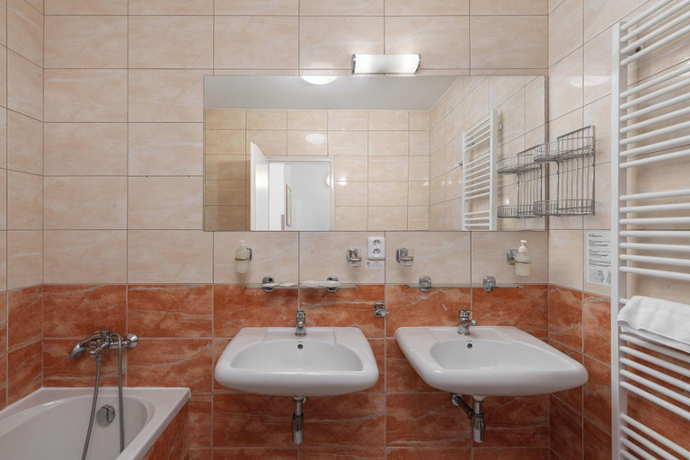 Bathroom, Kurhaus Savoy, Cheb