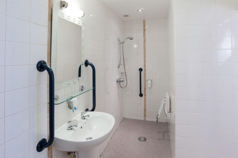 Bathroom 3, Admirals Table by Marstons Inns, Somerset