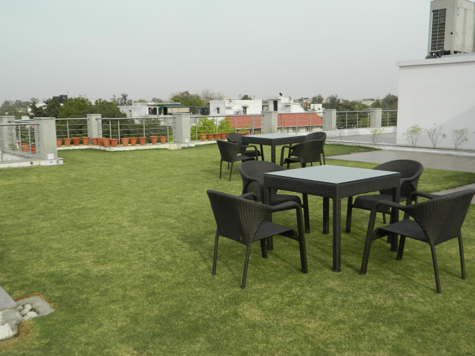 Food & Drinks, 76 Friends Colony, Delhi