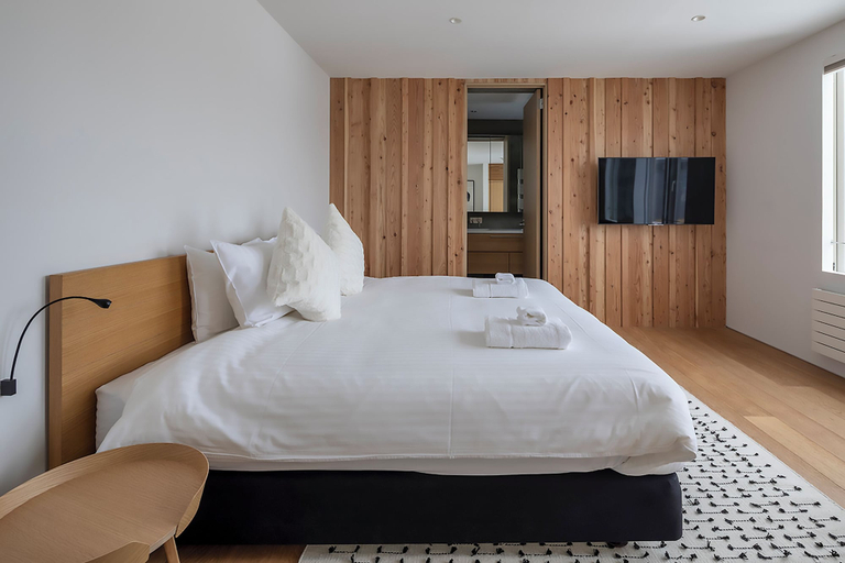 Bedroom 2, Silver Dream by H2 Life, Kutchan