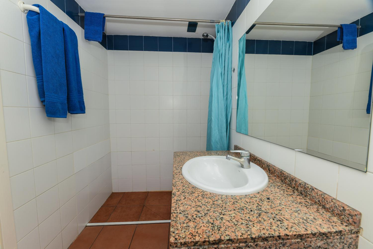 Bathroom 4, Apartamentos LIVVO Puerto Bello, Las Palmas