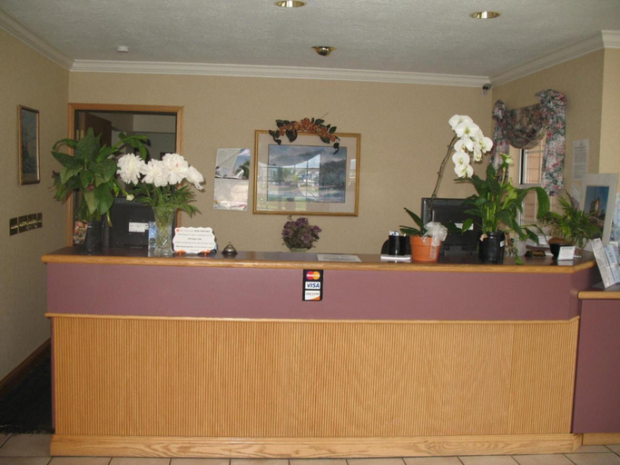 Public Area 3, Great Lakes Inn Mackinaw City, Cheboygan