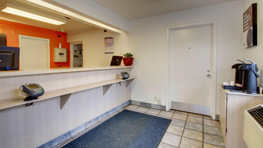 Public Area, Motel 6 Elizabethtown, Hardin
