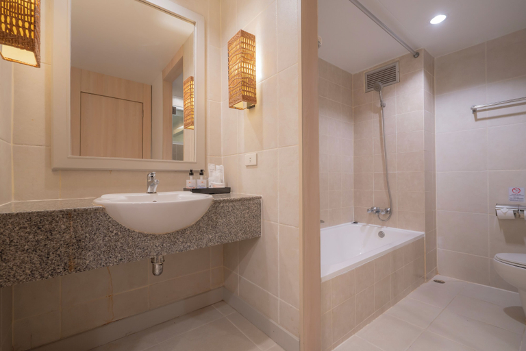 Bathroom 5, Sunshine Garden Resort, Pattaya
