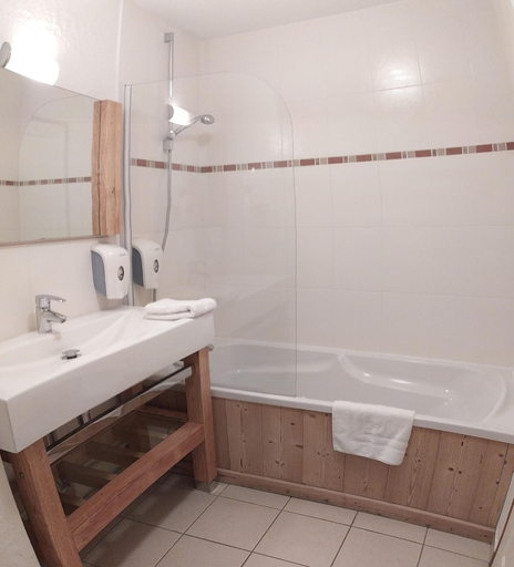 Bathroom 4, Aalborg, Isère