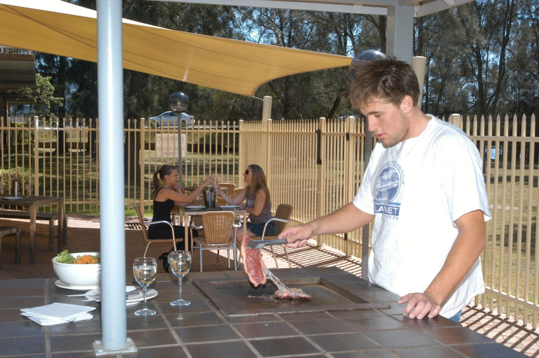 Food & Drinks 5, Galaxy Motel, Gosford - West