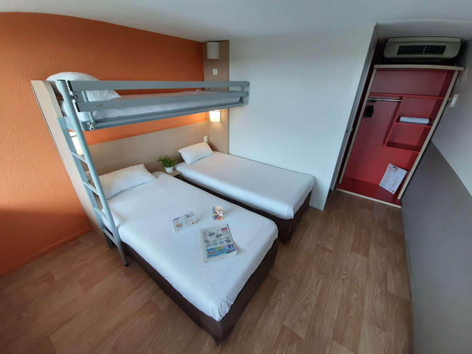 Bedroom 2, Premiere Classe Macon Sud Creches Sur Saone, Saône-et-Loire
