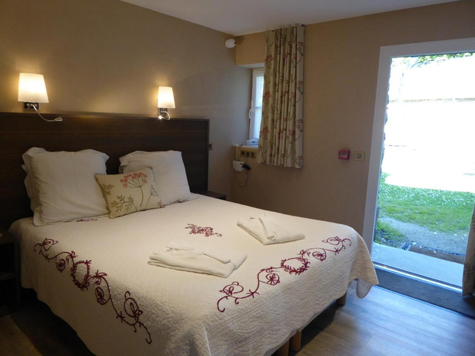 Bedroom 5, Logis Hotel Kastell Dinec'h, Côtes-d'Armor