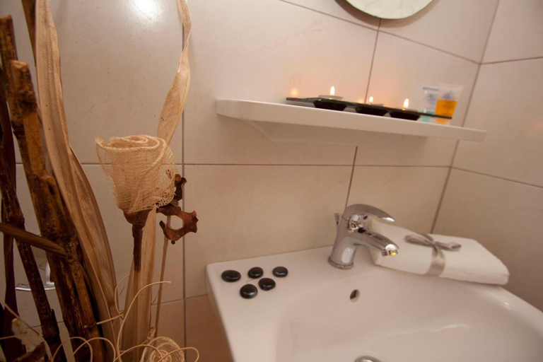 Bathroom 4, Zefyros Studios, South Aegean