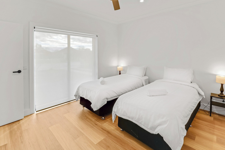 Bedroom 2, The Calzburg, Mansfield