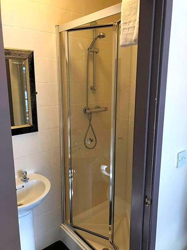 Bathroom 4, Minworth Club and Lodge, Birmingham