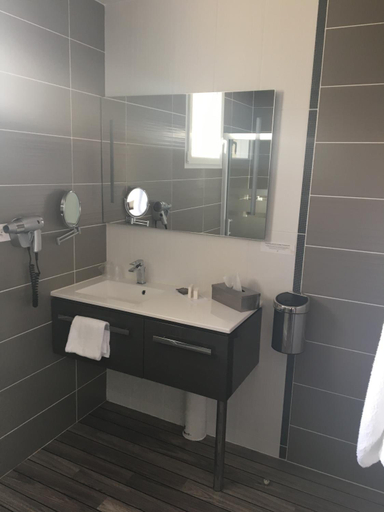 Bathroom 4, Auberge Des Moissons, Marne
