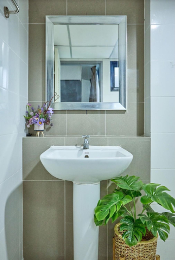 Bathroom 12