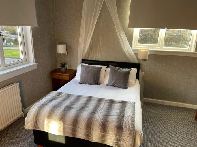 Bedroom 3, West Park Hotel, West Dunbartonshire